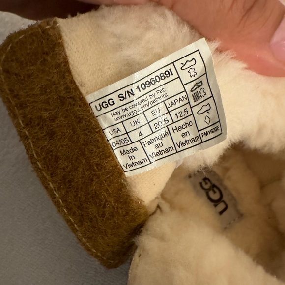 Baby uggs for winter. Perfect condition - Picture 2 of 5